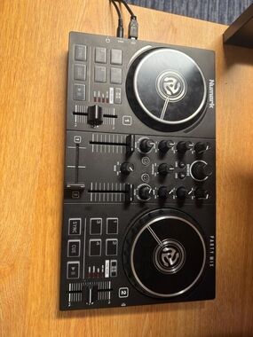 Party Mix 2-Deck DJ Controller - Black